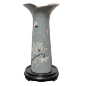 Vtg Japanese Fluted Gray Porcelain Vase with Gold Trim, Lillies and a Butterfly‎